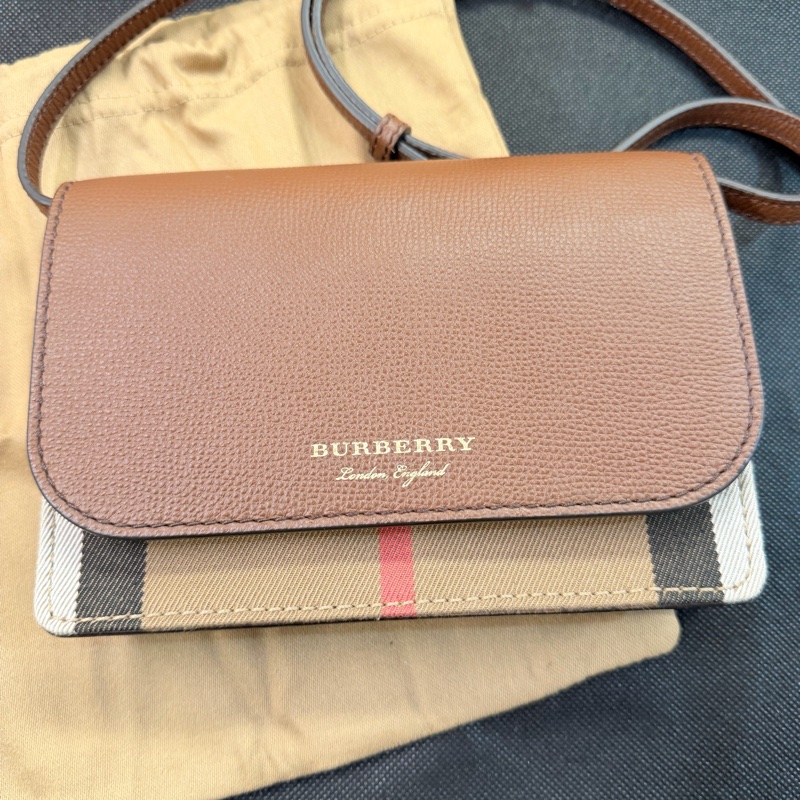 Burberry 經典格紋棕色小方包-4