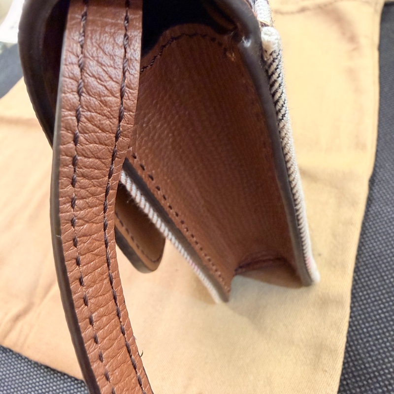 Burberry 經典格紋棕色小方包-13