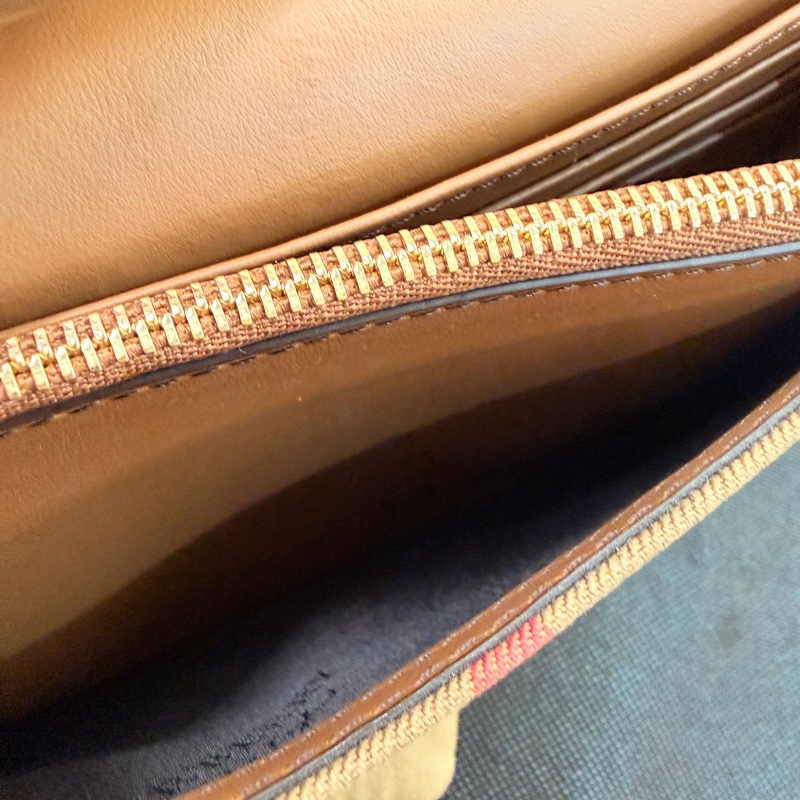 Burberry 經典格紋棕色小方包-15