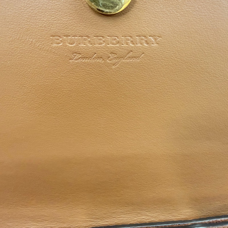 Burberry 經典格紋棕色小方包-26