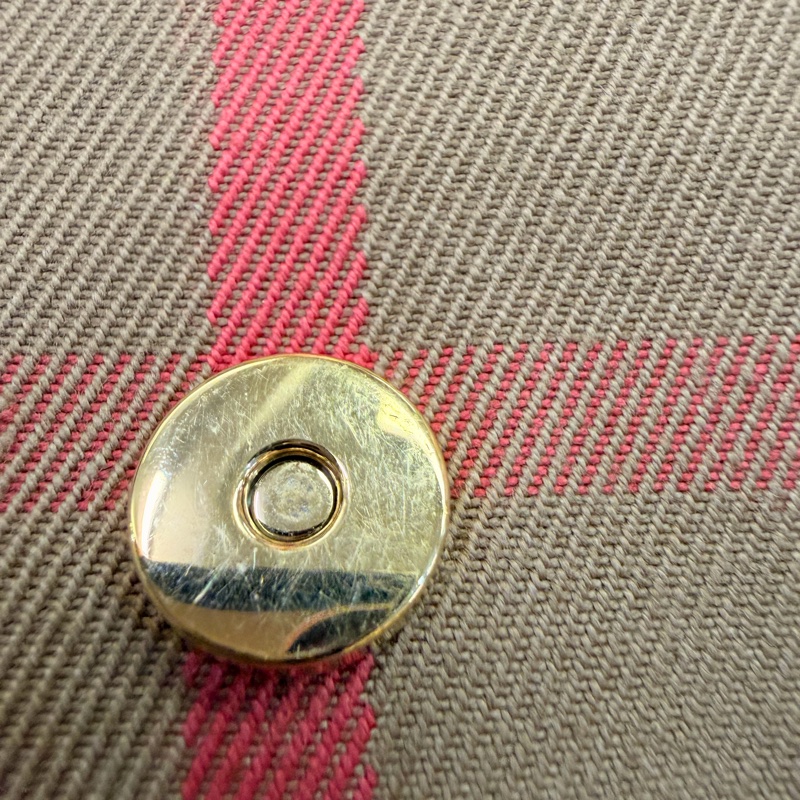 Burberry 經典格紋棕色小方包-27
