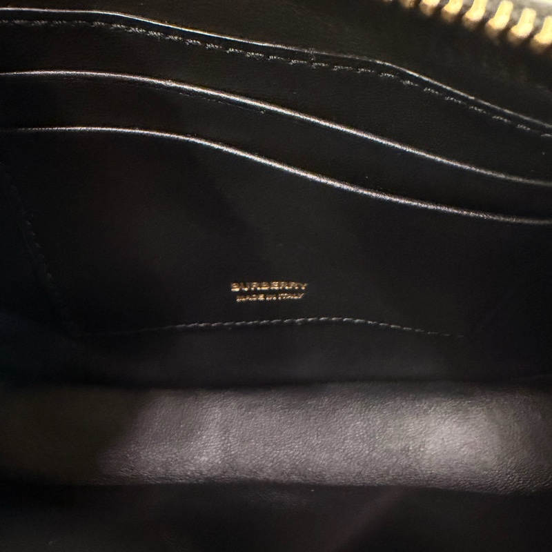 Burberry 黑羊皮菱格半圓手提包-15