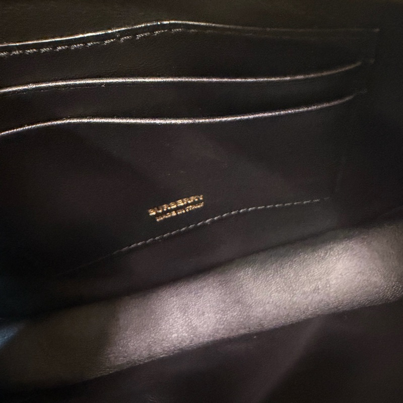 Burberry 黑羊皮菱格半圓手提包-18