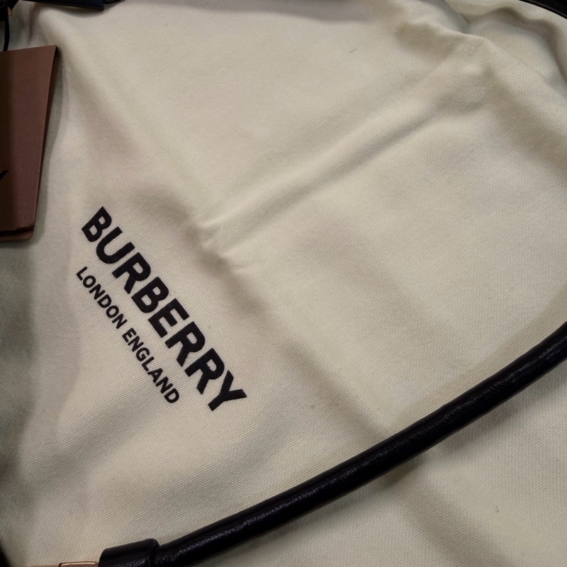 Burberry 黑羊皮菱格半圓手提包-24