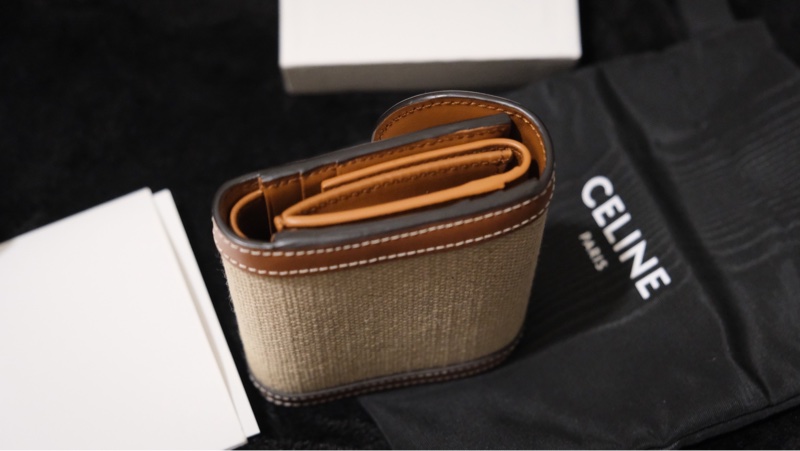 CELINE 的Triomphe 系列小號翻蓋錢包（凱旋門短夾）-8