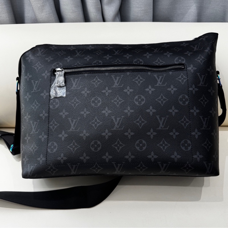 LV 路易威登x藤原浩聯名秀款apollo fragment閃電黑老花郵差包  17編碼 黑金閃電Logo 39*29*12-1