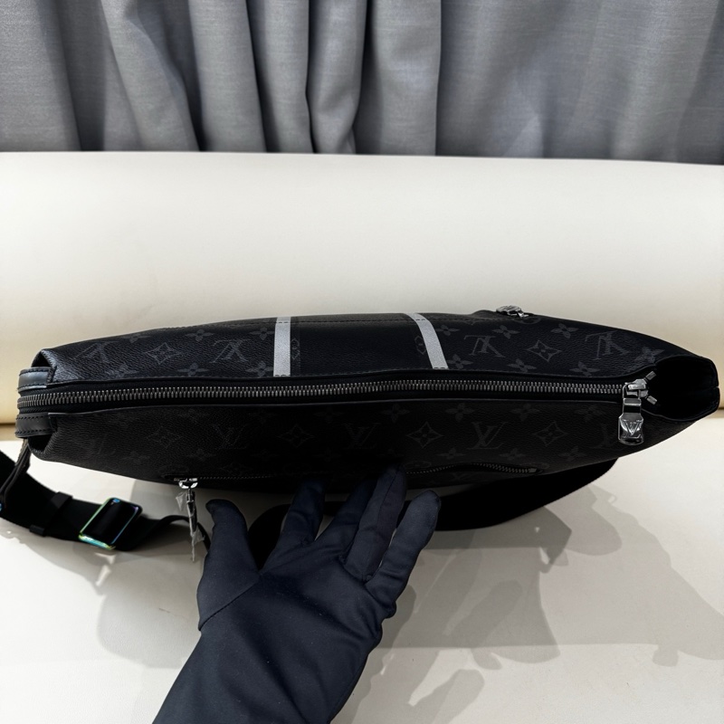 LV 路易威登x藤原浩聯名秀款apollo fragment閃電黑老花郵差包  17編碼 黑金閃電Logo 39*29*12-4