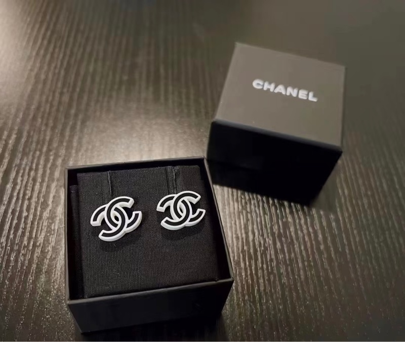 近全新Chanel 香奈兒缺貨款logo熊貓黑白配色耳環-0