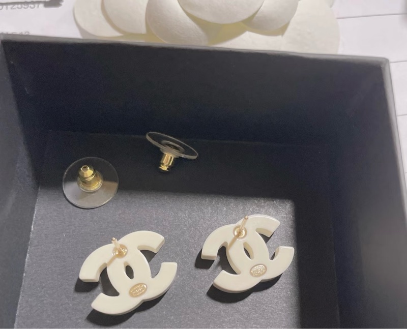 近全新Chanel 香奈兒缺貨款logo熊貓黑白配色耳環-1