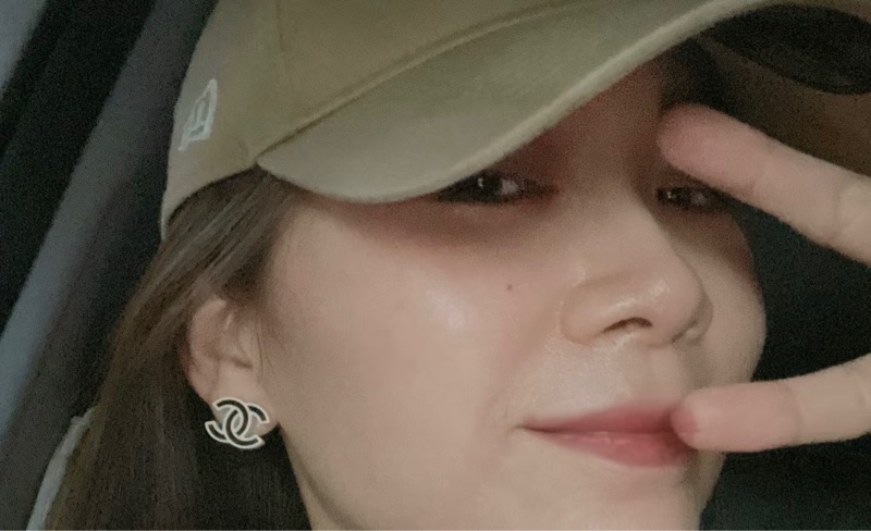 近全新Chanel 香奈兒缺貨款logo熊貓黑白配色耳環-2