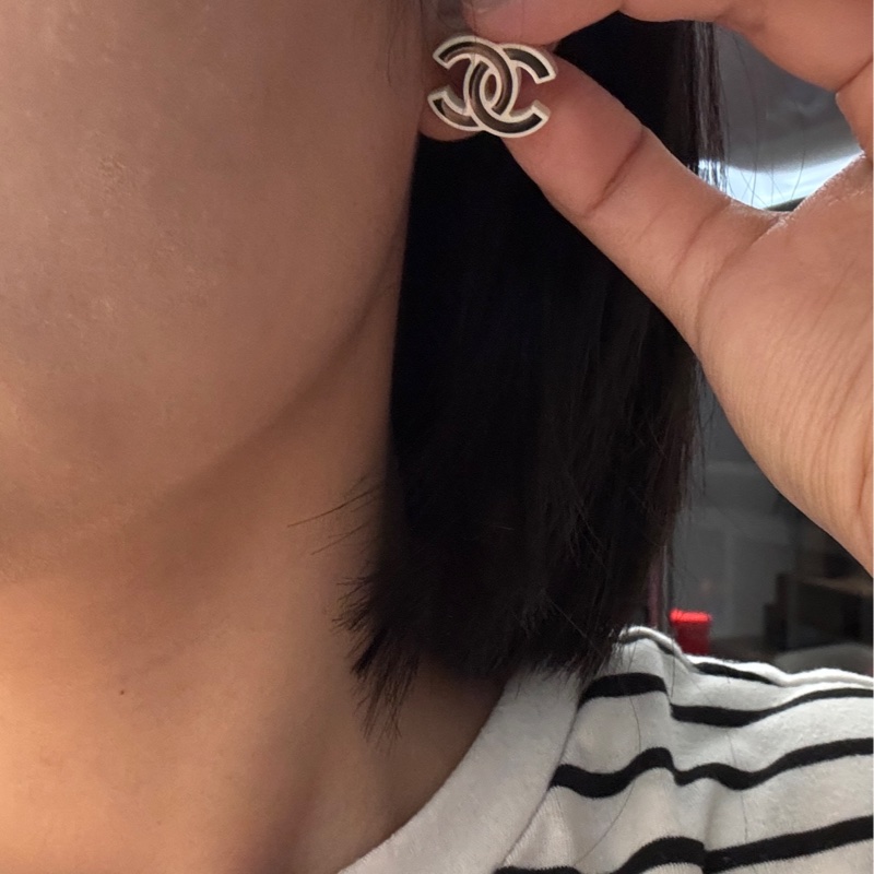 近全新Chanel 香奈兒缺貨款logo熊貓黑白配色耳環-5