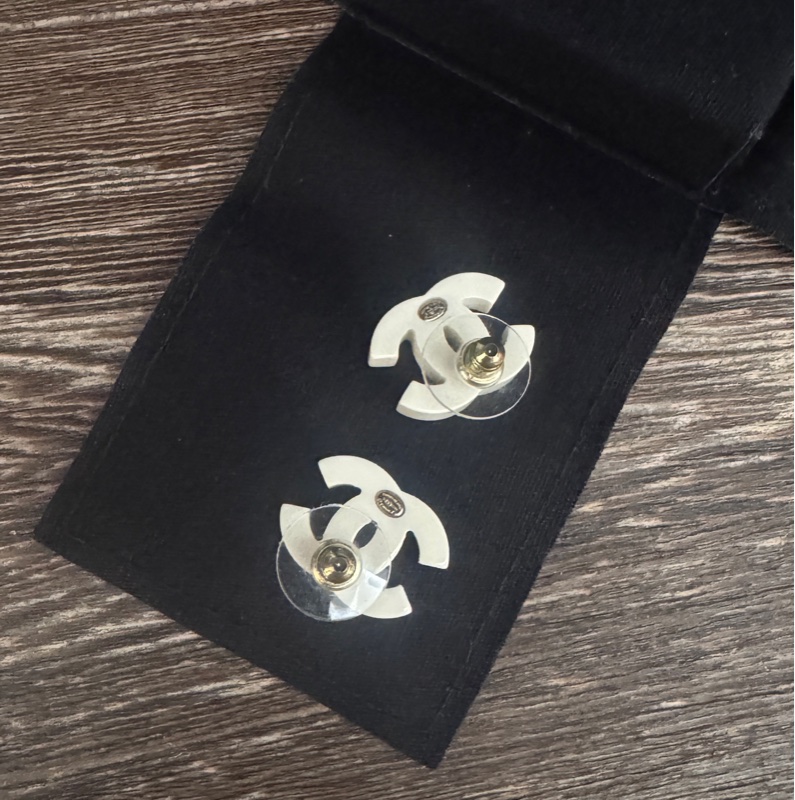 近全新Chanel 香奈兒缺貨款logo熊貓黑白配色耳環-9