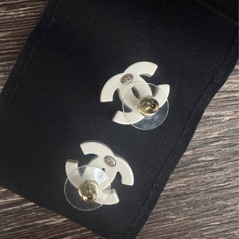 近全新Chanel 香奈兒缺貨款logo熊貓黑白配色耳環-14