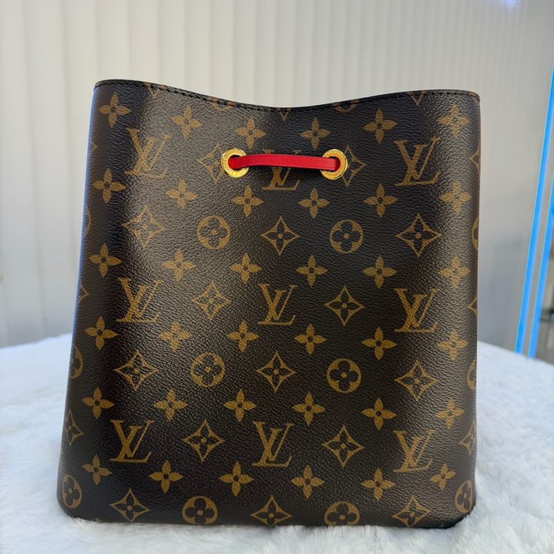 特惠價LouisVuitton 路易威登 紅色水桶包19年有芯片 包口有裂-1