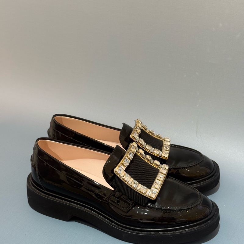 RV/Roger Vivier 羅傑.薇薇亞 水鑽黑色亮面樂福鞋 金色裝飾扣 37碼 無附件。-9