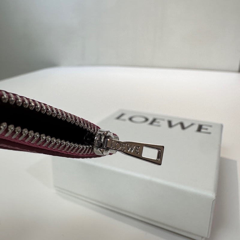 Loewe｜一字拉鍊錢包 粉銀扣-3
