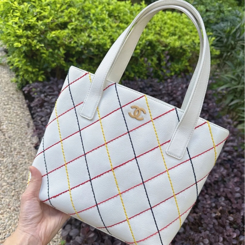 香奈兒  極品珍藏 經典 側背包 白色彩虹外縫線 皮革 皮革 肩背包 手提包  腋下包 中古 復古 雙C logo 中古包  夢幻逸品  extremely rare chanel white rainbow wild stitch-0