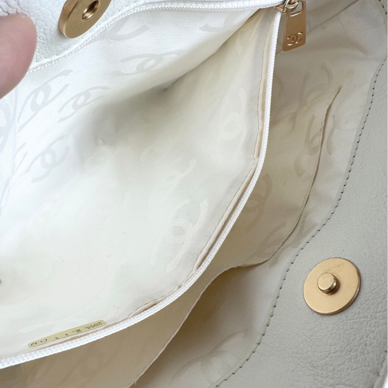 香奈兒  極品珍藏 經典 側背包 白色彩虹外縫線 皮革 皮革 肩背包 手提包  腋下包 中古 復古 雙C logo 中古包  夢幻逸品  extremely rare chanel white rainbow wild stitch-30