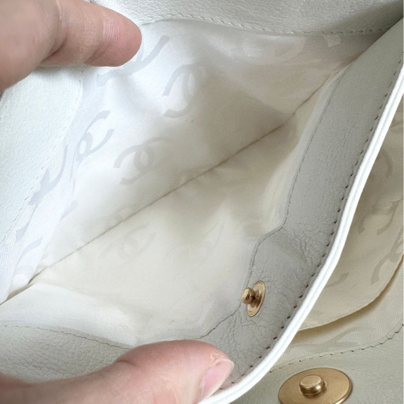 香奈兒  極品珍藏 經典 側背包 白色彩虹外縫線 皮革 皮革 肩背包 手提包  腋下包 中古 復古 雙C logo 中古包  夢幻逸品  extremely rare chanel white rainbow wild stitch-31