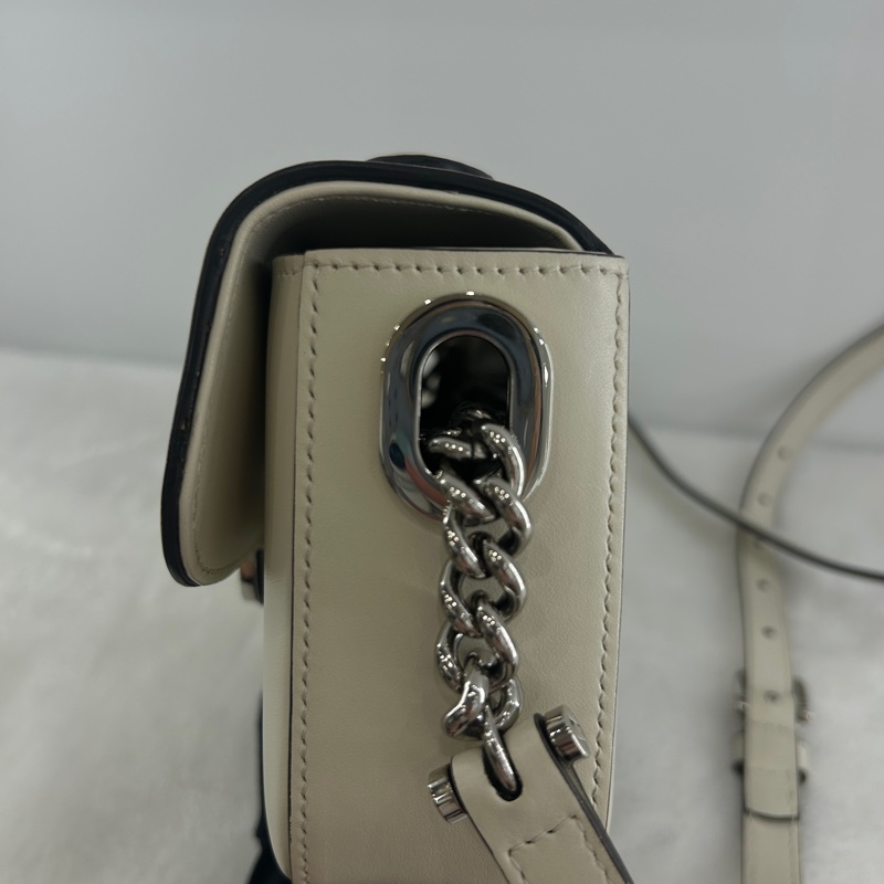 GUCCI Petite GG 迷你肩背包-14