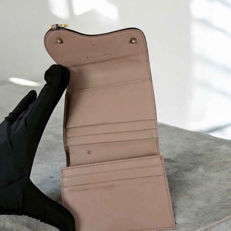 Christian Dior Saddle Lotus粉膚色金釦三折短夾-4