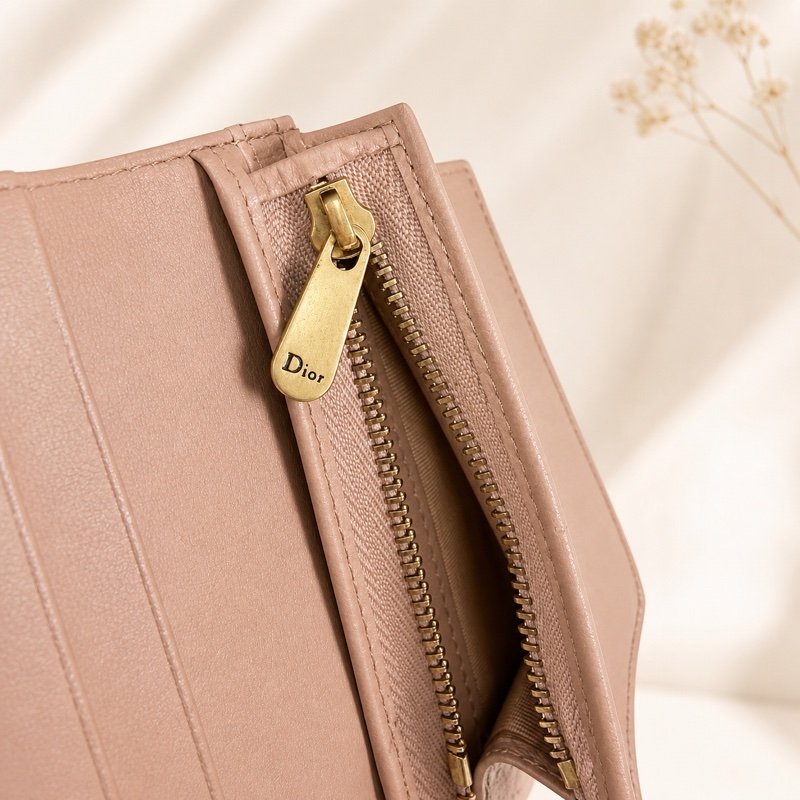 Christian Dior Saddle Lotus粉膚色金釦三折短夾-6