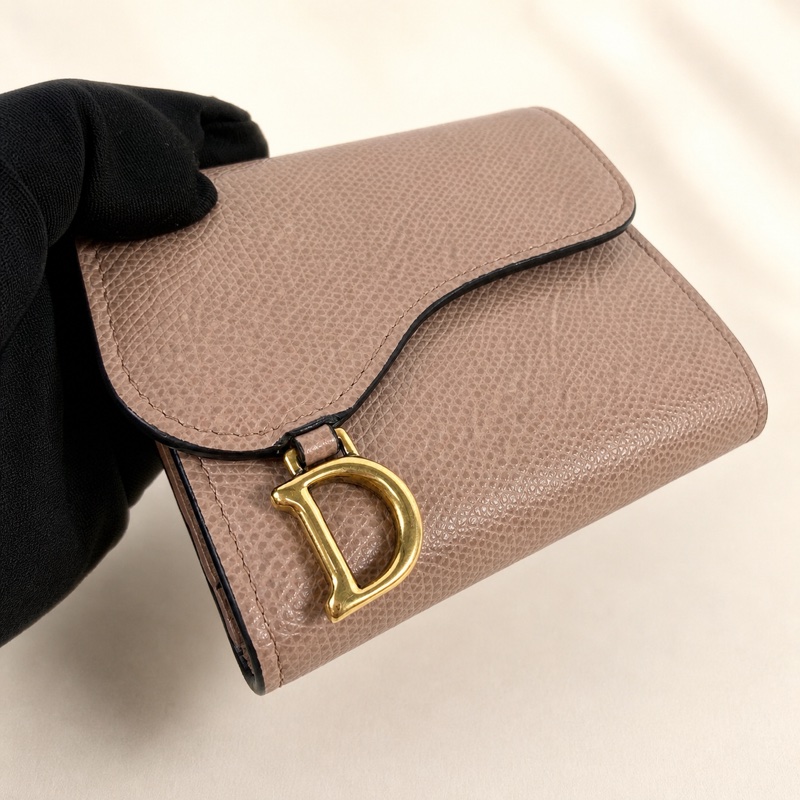 Christian Dior Saddle Lotus粉膚色金釦三折短夾-9
