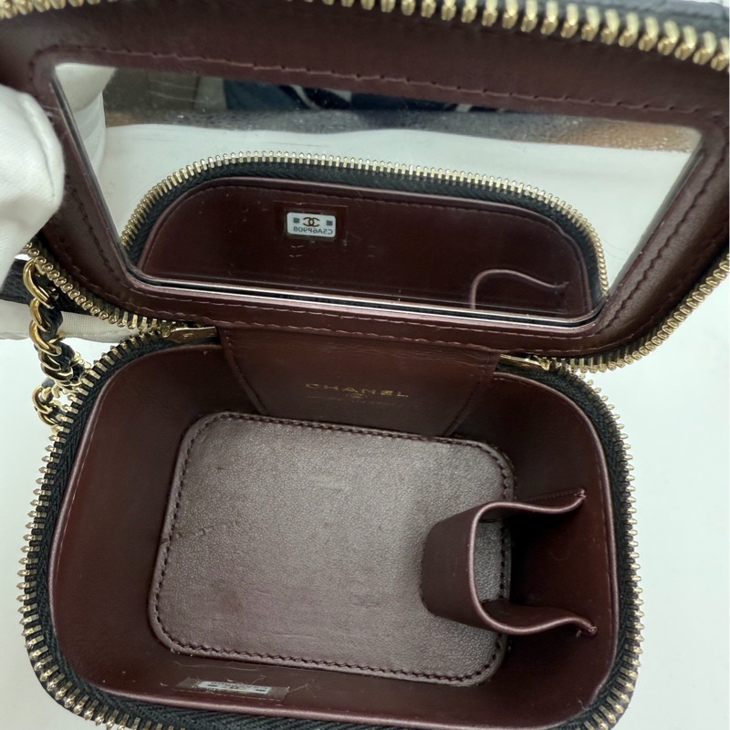 CHANEL/香奈兒、25S迷你小盒子包、帶鏡子黑金荔枝紋牛皮化妝盒、鏈條斜挎單肩包、尺寸:11*8-8