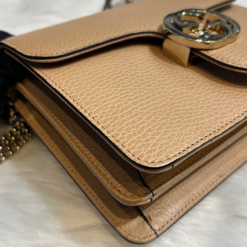 GUCCI Interlocking GG LOGO全皮革斜背包-2