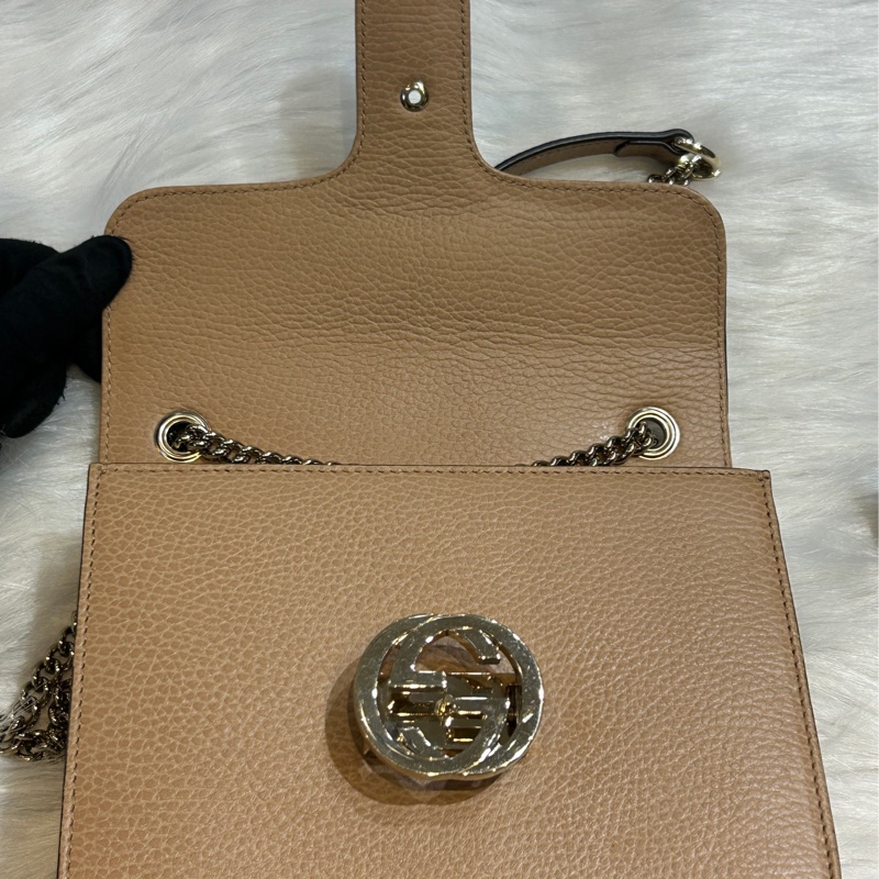 GUCCI Interlocking GG LOGO全皮革斜背包-6