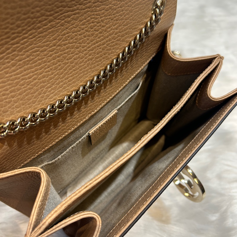 GUCCI Interlocking GG LOGO全皮革斜背包-7