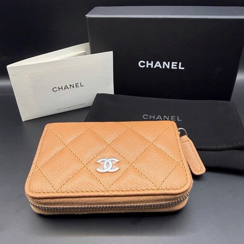 【閒置正品】CHANEL香奈兒✨季節*淡焦糖米色x銀色✨魚子醬荔枝皮 ㄇ字經典菱格 拉鍊零錢包卡包卡夾(晶片 / 芯片款)