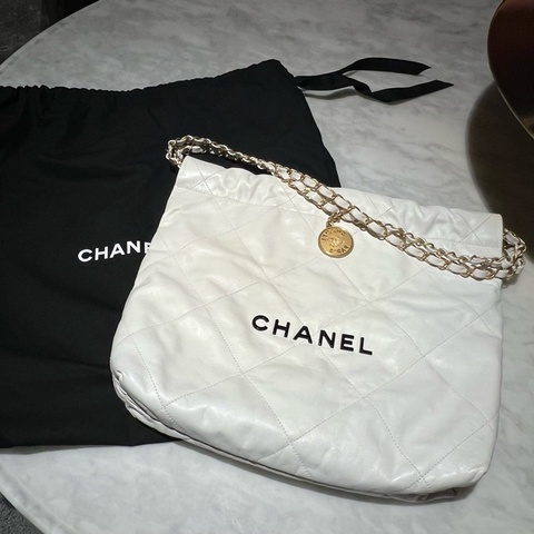 📢二手 完勝CF的香奈兒新當家花旦❤️Chanel 22 Bag 仙女白金幣黑字小號肩背包 芯片款 正品