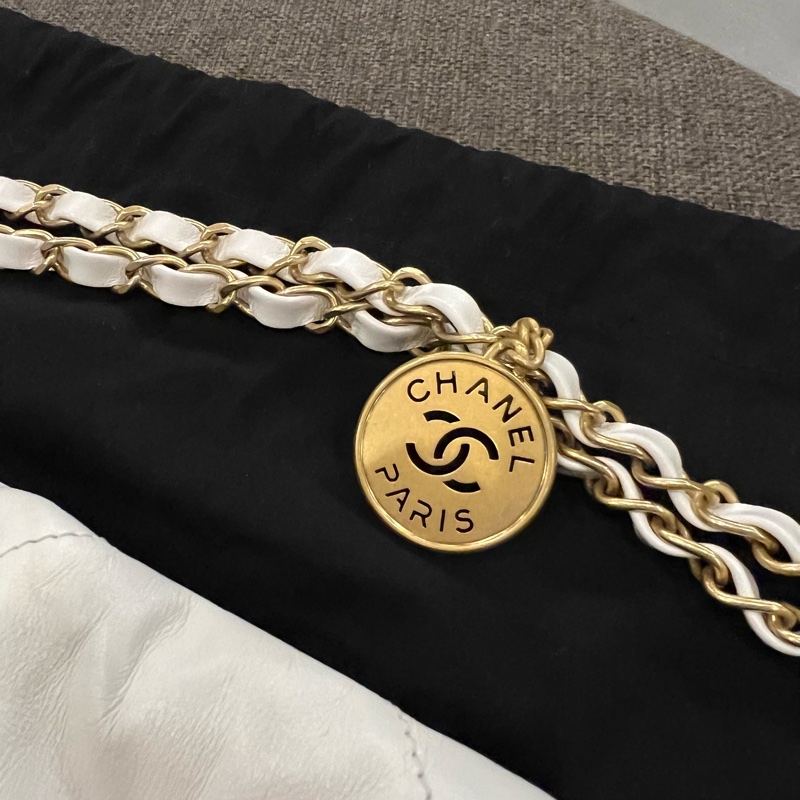 📢二手 完勝CF的香奈兒新當家花旦❤️Chanel 22 Bag 仙女白金幣黑字小號肩背包 芯片款 正品-4