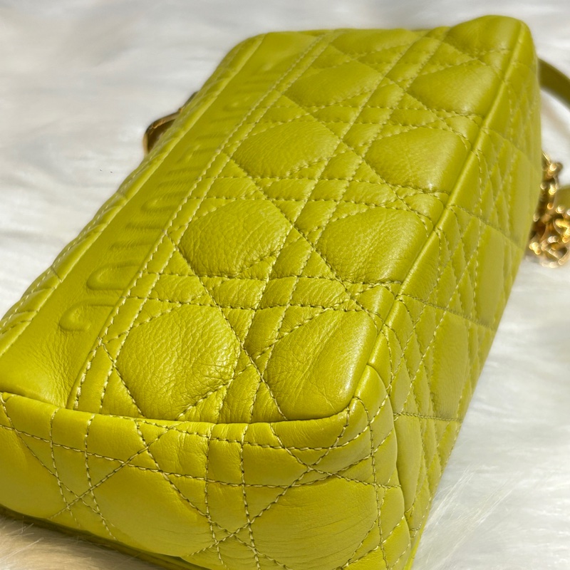DIOR CARO 經典復古CD扣藤格紋絎縫小牛皮中型肩背包-5