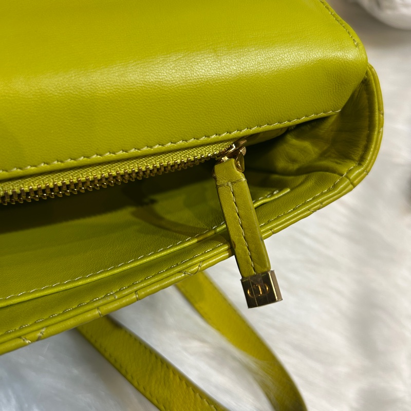 DIOR CARO 經典復古CD扣藤格紋絎縫小牛皮中型肩背包-12