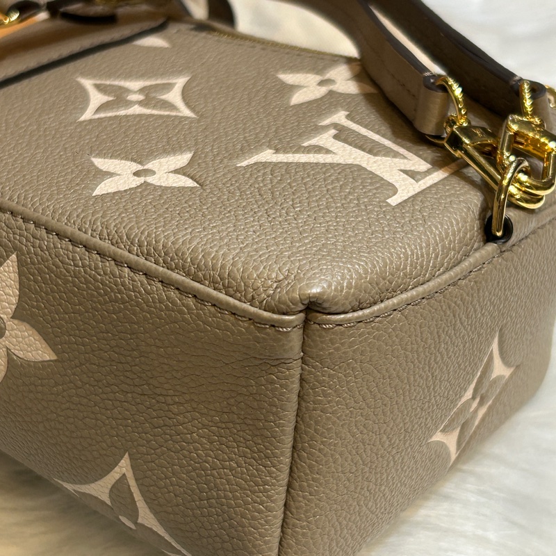 LV M80738 Tiny 雙色斑鳩灰色Monogram Empreinte 多功能後背包-13