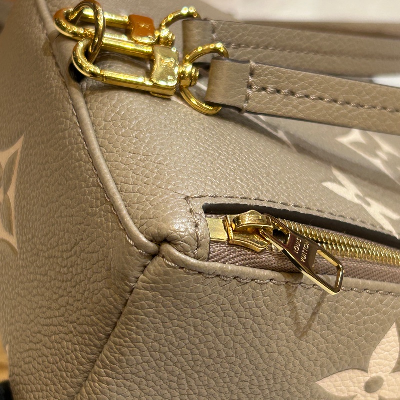 LV M80738 Tiny 雙色斑鳩灰色Monogram Empreinte 多功能後背包-14