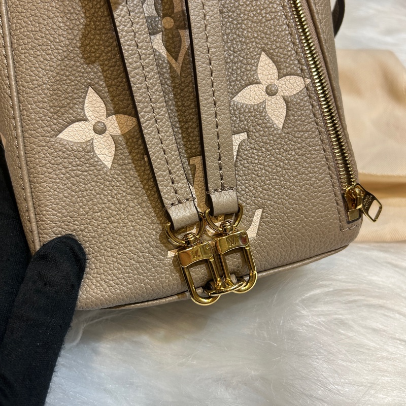 LV M80738 Tiny 雙色斑鳩灰色Monogram Empreinte 多功能後背包-15