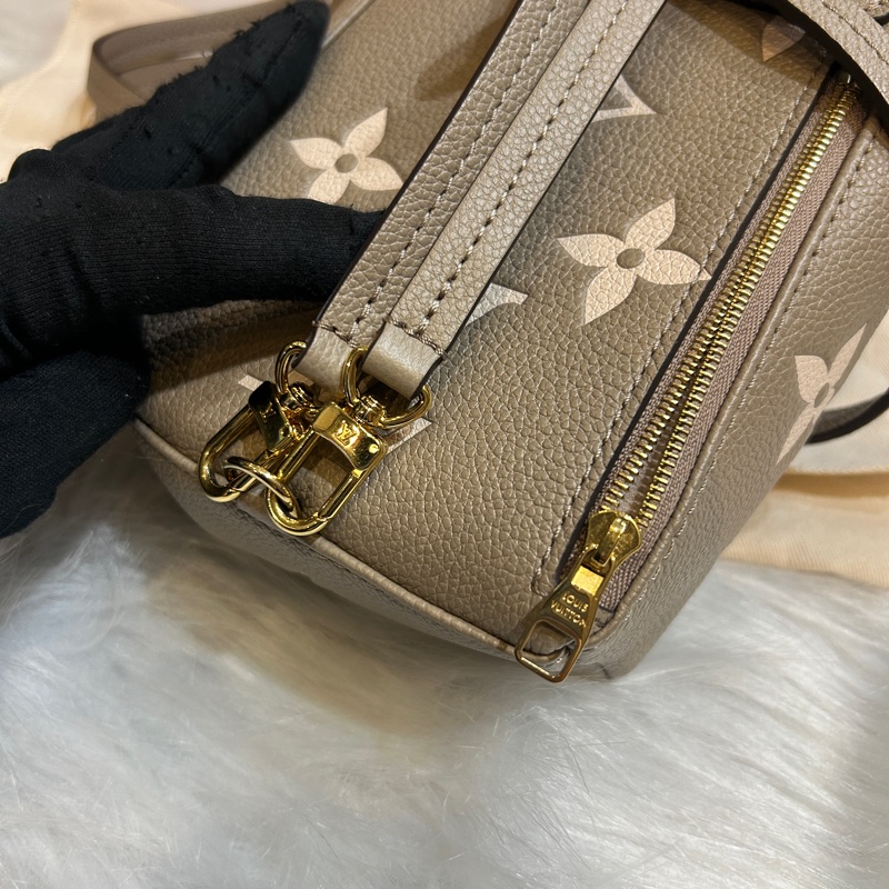 LV M80738 Tiny 雙色斑鳩灰色Monogram Empreinte 多功能後背包-16