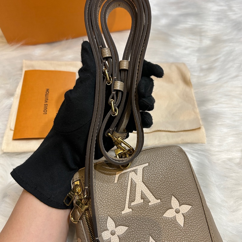 LV M80738 Tiny 雙色斑鳩灰色Monogram Empreinte 多功能後背包-17