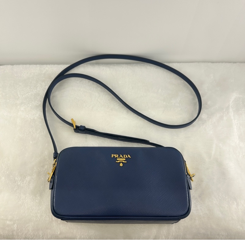 PRADA 防刮牛皮相機包-1