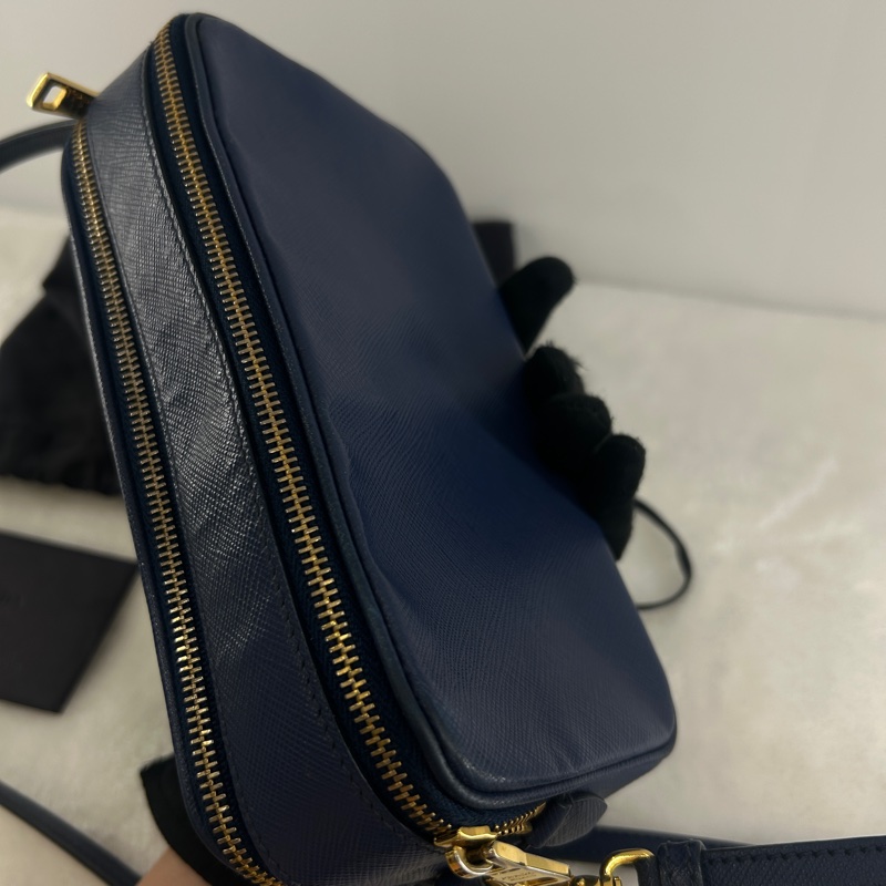 PRADA 防刮牛皮相機包-12