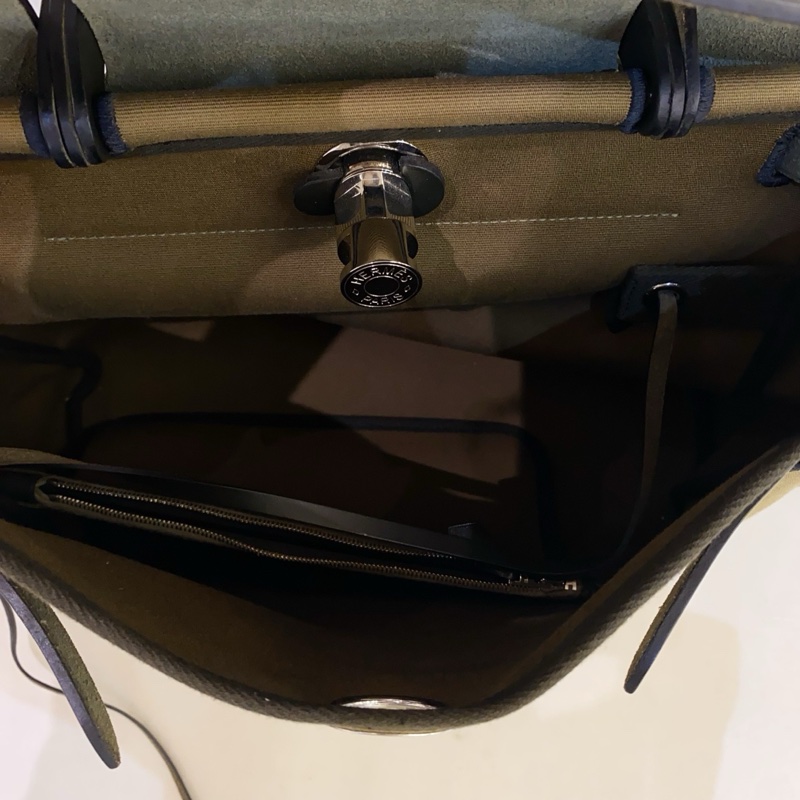 99新 Hermes愛馬仕 herbag31 軍綠色墨綠色拼黑色帆布 D刻 附件鑰匙鎖-6