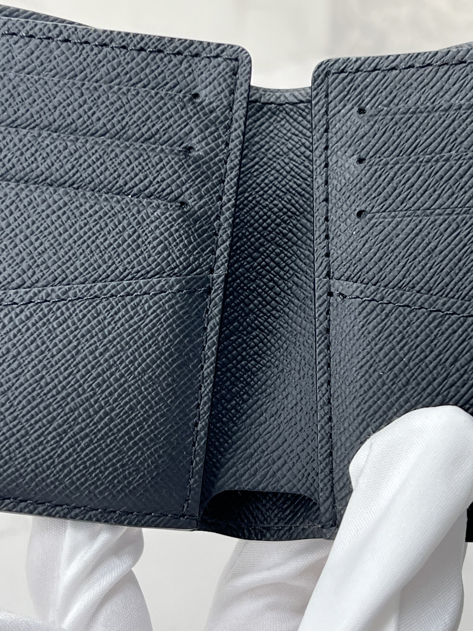 香緹國際精品 LV 對折短夾 973-6