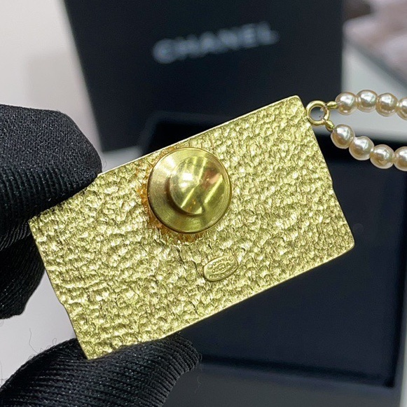 Chanel香奈包包胸針， 超精緻的呀，二級市場找這個好成色太難了-5