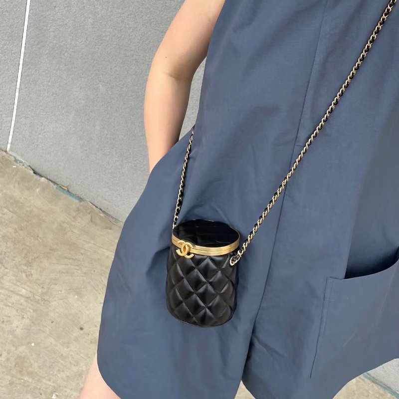 Chanel 手工坊系列復古圓筒包 芯片款 黑色 金扣 黑金 羊皮 10*12*8  99新配件肩帶 塵袋-0
