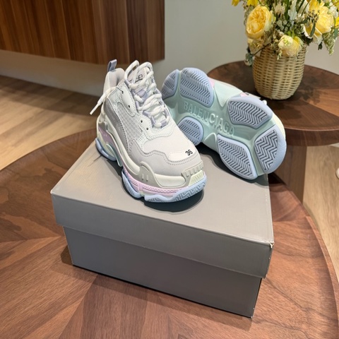 全新女鞋！巴黎世家 Balenciaga triple s sneaker 老爹鞋/運動鞋