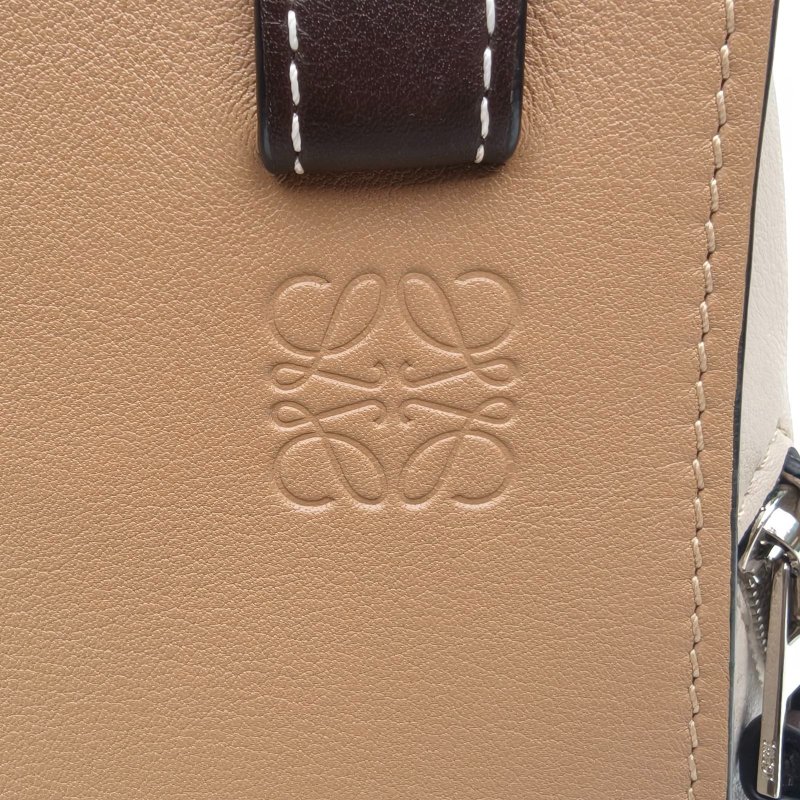 LOEWE Hammock吊床包小號拼色牛皮銀扣肩背包-4