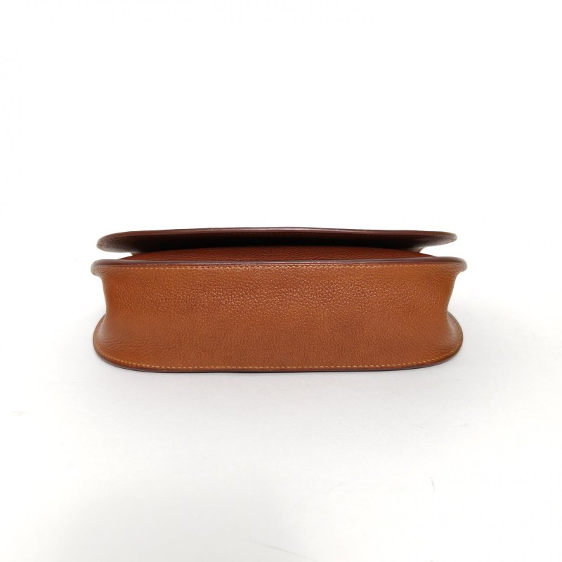 HERMES Saut2534黃褐色馬鞍皮Y刻金扣肩背包-4